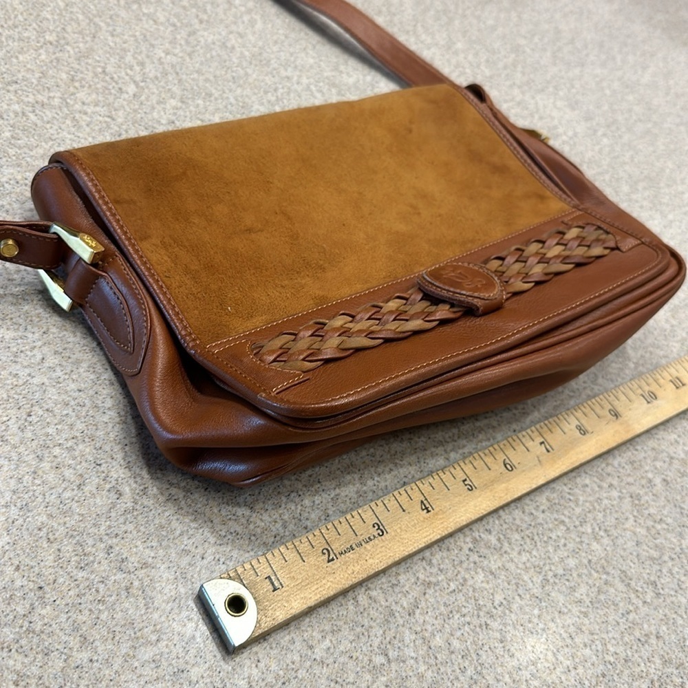 Lladro caramel brown  crossbody pirse w/ adjustable strap gold hardware EUC - Picture 5 of 11